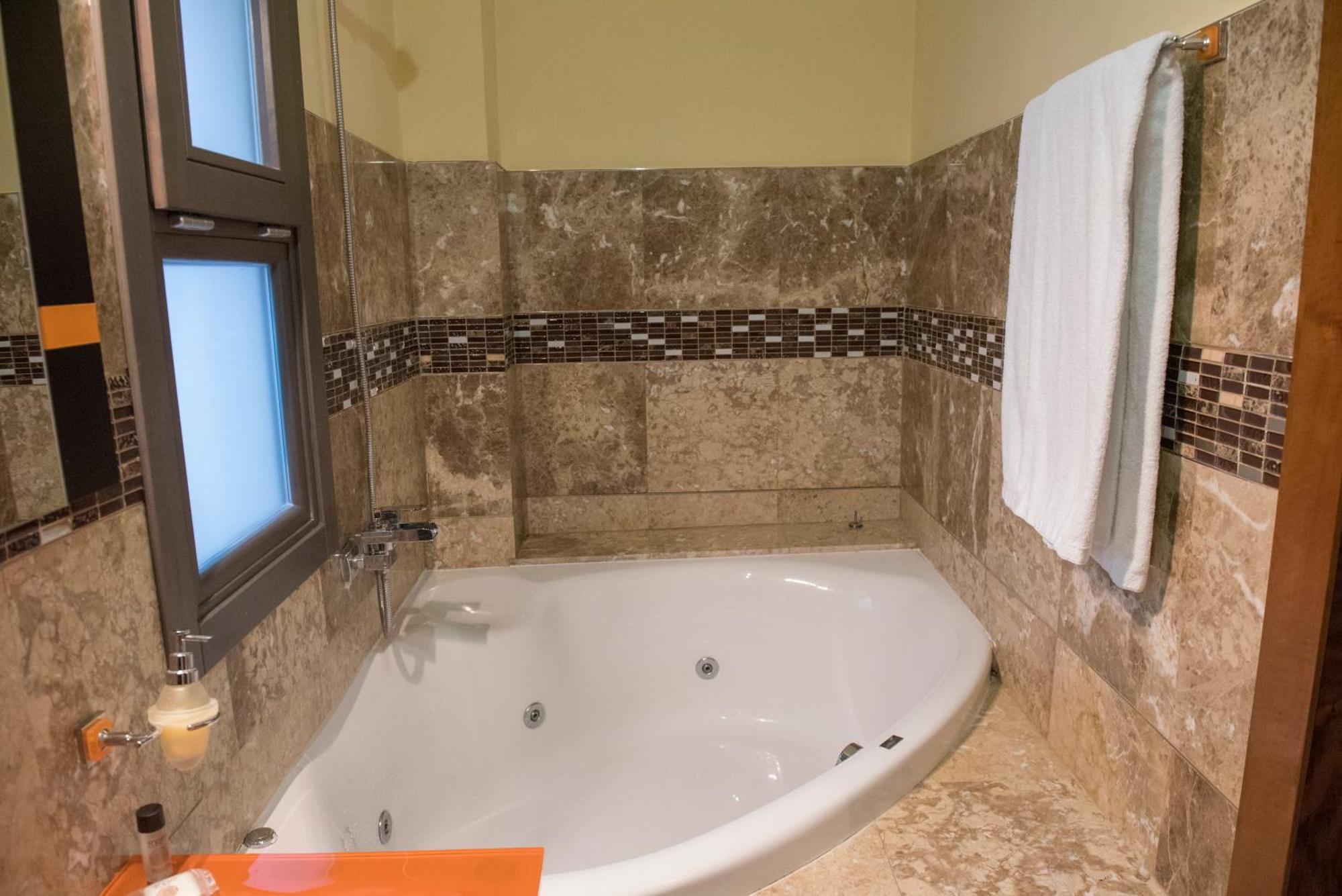 Apartamentos Luxury Puente De Triana Севилья Экстерьер фото
