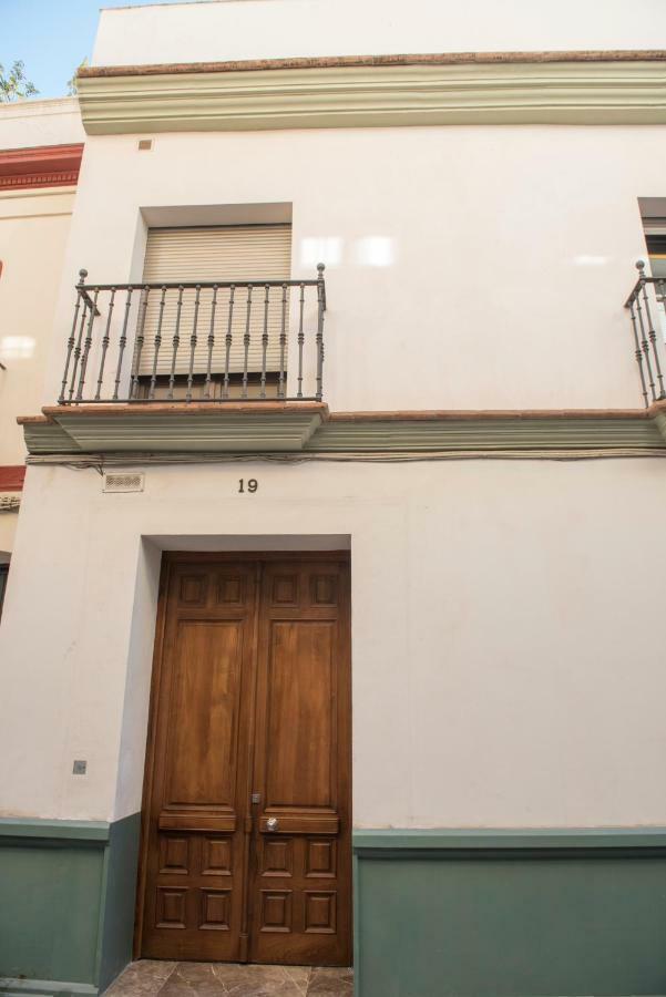 Apartamentos Luxury Puente De Triana Севилья Экстерьер фото